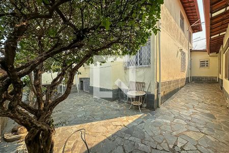 Casa à venda com 360m², 3 quartos e 4 vagas Casa à venda com 360m², 3 quartos e 4 vagasÁrea Externa