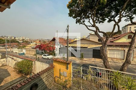 Casa à venda com 360m², 3 quartos e 4 vagas Casa à venda com 360m², 3 quartos e 4 vagasVista