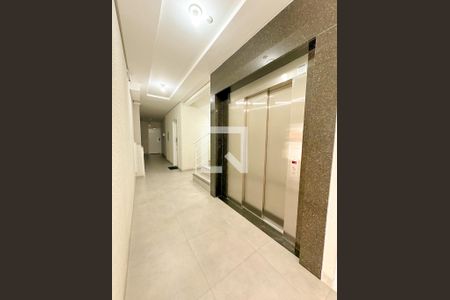 Apartamento para alugar com 68m², 2 quartos e 1 vagaHall social