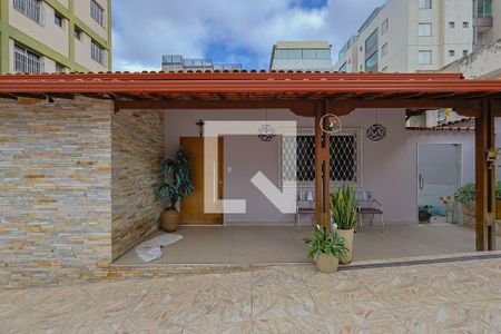 Casa à venda com 110m², 3 quartos e 2 vagas Casa à venda com 110m², 3 quartos e 2 vagasÁrea externa