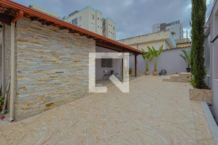 Casa à venda com 110m², 3 quartos e 2 vagas Casa à venda com 110m², 3 quartos e 2 vagasÁrea externa