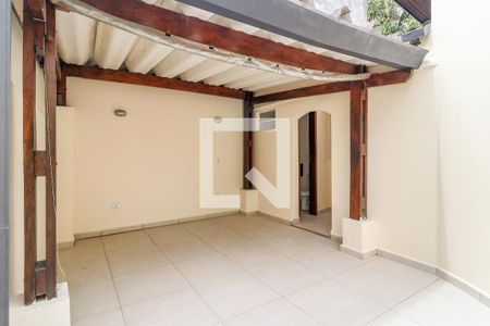 Casa à venda com 180m², 3 quartos e 1 vaga Casa à venda com 180m², 3 quartos e 1 vagaQuintal