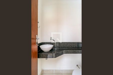 Casa à venda com 180m², 3 quartos e 1 vaga Casa à venda com 180m², 3 quartos e 1 vagaBanheiro de serviço 1