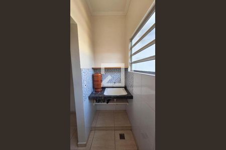 Área de serviços de casa para alugar com 3 quartos, 110m² em Jardim Luciana, Itaquaquecetuba