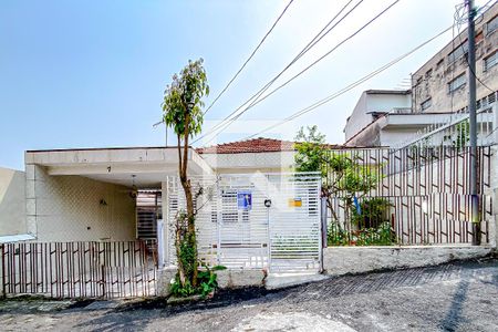 Casa à venda com 240m², 2 quartos e 3 vagasFachada