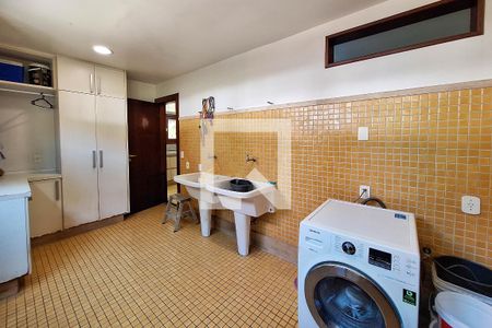 Casa de condomínio para alugar com 480m², 6 quartos e 4 vagasLavanderia