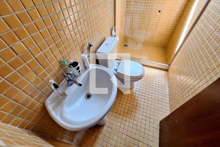 Casa de condomínio para alugar com 480m², 6 quartos e 4 vagasBanheiro de serviço