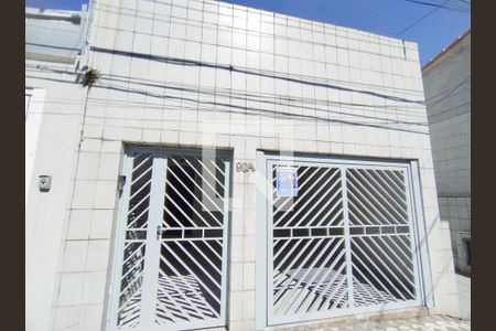 Casa para alugar com 110m², 2 quartos e 1 vaga Casa para alugar com 110m², 2 quartos e 1 vagaFachada
