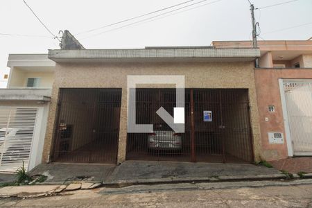 Casa à venda com 200m², 3 quartos e 3 vagasFachada