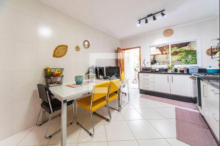 Casa à venda com 129m², 3 quartos e 2 vagasCozinha