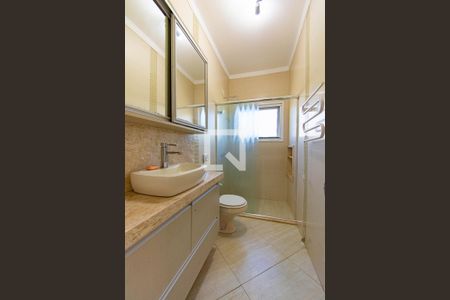 Casa à venda com 435m², 3 quartos e 4 vagasBanheiro - Quarto 2