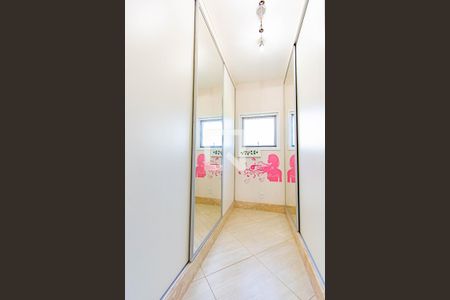 Casa à venda com 435m², 3 quartos e 4 vagasCloset - Quarto 2