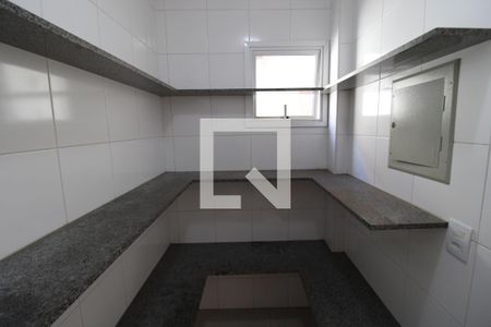 Casa à venda com 645m², 6 quartos e 8 vagasCozinha - Despensa