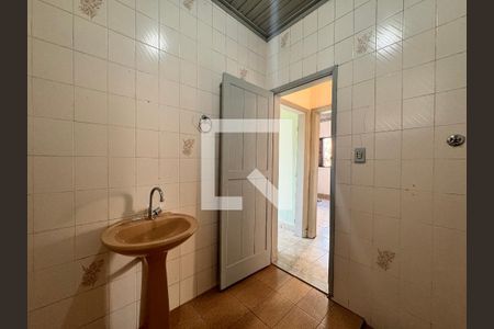 Casa à venda com 210m², 6 quartos e 3 vagas Casa à venda com 210m², 6 quartos e 3 vagasBanheiro