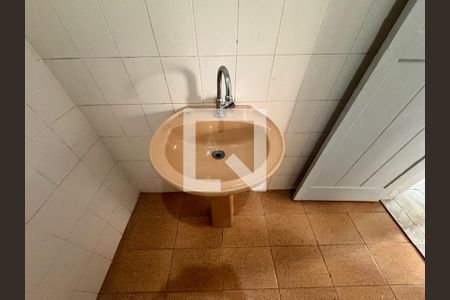 Casa à venda com 210m², 6 quartos e 3 vagas Casa à venda com 210m², 6 quartos e 3 vagasBanheiro