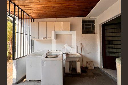 Casa à venda com 210m², 6 quartos e 3 vagas Casa à venda com 210m², 6 quartos e 3 vagasLavanderia/ casa 2