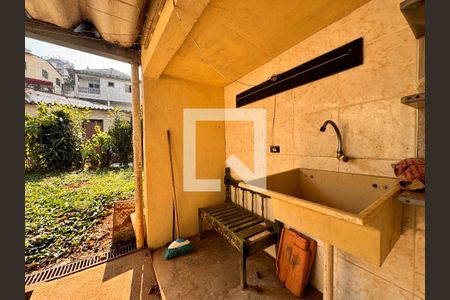 Casa à venda com 210m², 6 quartos e 3 vagas Casa à venda com 210m², 6 quartos e 3 vagasLavanderia