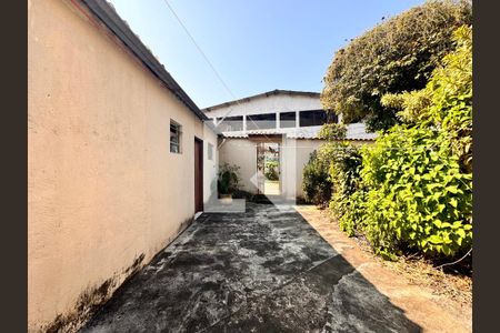 Casa à venda com 210m², 6 quartos e 3 vagas Casa à venda com 210m², 6 quartos e 3 vagasQuintal casa 2 e 3