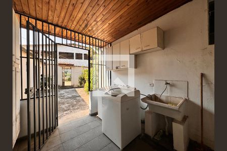 Casa à venda com 210m², 6 quartos e 3 vagas Casa à venda com 210m², 6 quartos e 3 vagasLavanderia/ casa 2