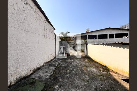 Casa à venda com 210m², 6 quartos e 3 vagas Casa à venda com 210m², 6 quartos e 3 vagasQuintal casa 4 e 5