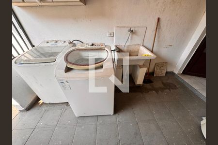 Casa à venda com 210m², 6 quartos e 3 vagas Casa à venda com 210m², 6 quartos e 3 vagasLavanderia/ casa 2