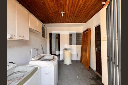 Casa à venda com 210m², 6 quartos e 3 vagas Casa à venda com 210m², 6 quartos e 3 vagasLavanderia/ casa 2