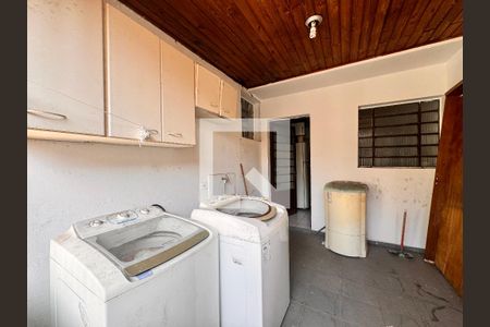 Casa à venda com 210m², 6 quartos e 3 vagas Casa à venda com 210m², 6 quartos e 3 vagasLavanderia/ casa 2