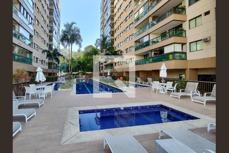 Apartamento à venda com 67m², 2 quartos e 1 vagaÁrea comum - Piscina