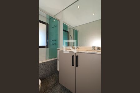 Apartamento à venda com 82m², 1 quarto e 2 vagasBanheiro da Suíte