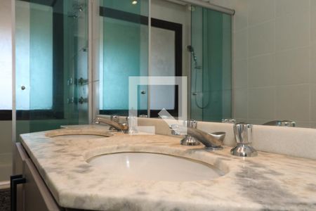 Apartamento à venda com 82m², 1 quarto e 2 vagasBanheiro da Suíte