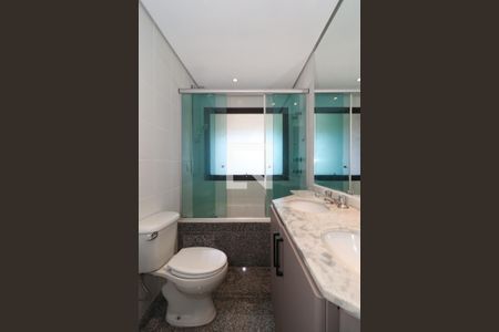 Apartamento à venda com 82m², 1 quarto e 2 vagasBanheiro da Suíte