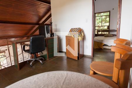 Casa de condomínio à venda com 270m², 4 quartos e 6 vagas Casa de condomínio à venda com 270m², 4 quartos e 6 vagasescritório