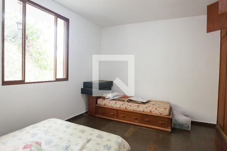 Casa de condomínio à venda com 270m², 4 quartos e 6 vagas Casa de condomínio à venda com 270m², 4 quartos e 6 vagasquarto 1