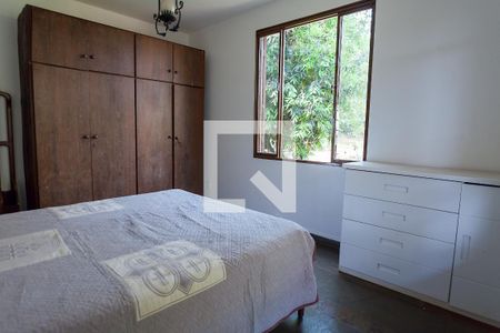 Casa de condomínio à venda com 270m², 4 quartos e 6 vagas Casa de condomínio à venda com 270m², 4 quartos e 6 vagassuite