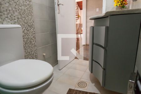 Casa de condomínio à venda com 270m², 4 quartos e 6 vagas Casa de condomínio à venda com 270m², 4 quartos e 6 vagasBanheiro Social 1