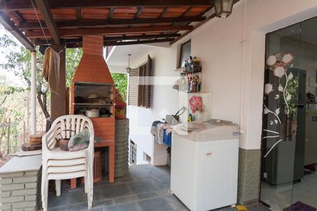 Casa de condomínio à venda com 270m², 4 quartos e 6 vagas Casa de condomínio à venda com 270m², 4 quartos e 6 vagasChurrasqueira