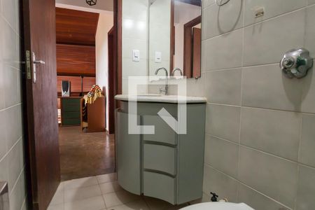 Casa de condomínio à venda com 270m², 4 quartos e 6 vagas Casa de condomínio à venda com 270m², 4 quartos e 6 vagasBanheiro Social 2