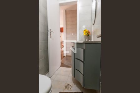 Casa de condomínio à venda com 270m², 4 quartos e 6 vagas Casa de condomínio à venda com 270m², 4 quartos e 6 vagasBanheiro Social 1