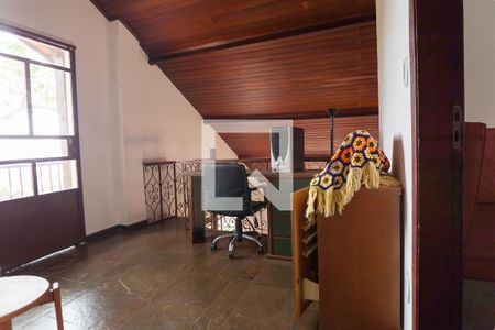 Casa de condomínio à venda com 270m², 4 quartos e 6 vagas Casa de condomínio à venda com 270m², 4 quartos e 6 vagasescritório