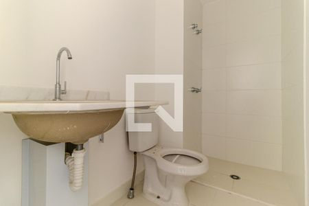 Banheiro de kitnet/studio para alugar com 1 quarto, 28m² em República, São Paulo