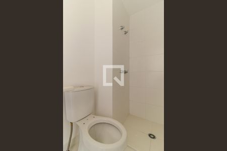 Banheiro de kitnet/studio para alugar com 1 quarto, 28m² em República, São Paulo