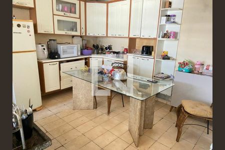 Casa à venda com 270m², 4 quartos e 4 vagasFoto 02