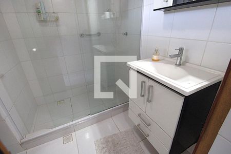 Casa à venda com 170m², 3 quartos e 1 vagaBanheiro 2