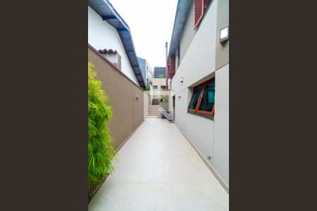 Casa à venda com 393m², 3 quartos e 4 vagasCorredor Lateral