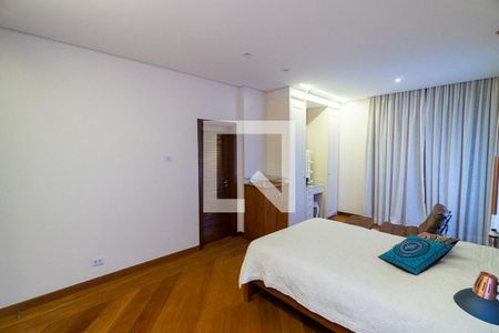 Casa à venda com 393m², 3 quartos e 4 vagasSuite