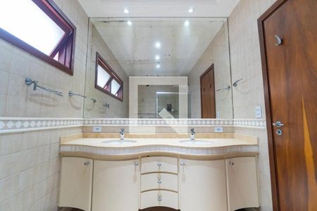 Casa à venda com 393m², 3 quartos e 4 vagasBanheiro da Suíte
