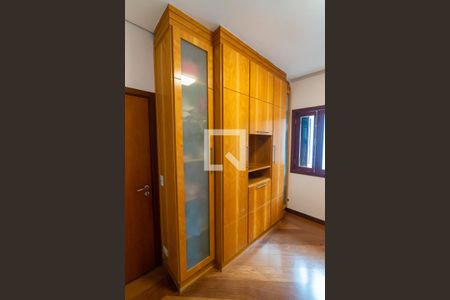 Casa à venda com 393m², 3 quartos e 4 vagasQuarto 1 - Armários