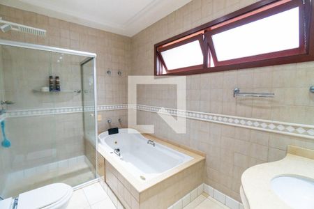 Casa à venda com 393m², 3 quartos e 4 vagasBanheiro da Suíte