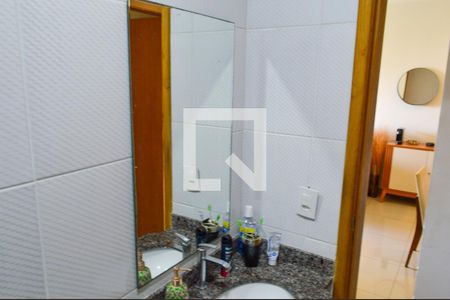 Apartamento à venda com 74m², 2 quartos e 1 vaga Apartamento à venda com 74m², 2 quartos e 1 vagaBanheiro