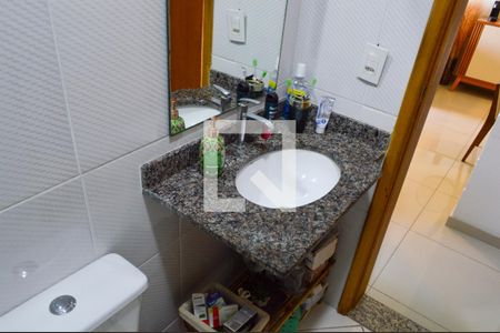 Apartamento à venda com 74m², 2 quartos e 1 vaga Apartamento à venda com 74m², 2 quartos e 1 vagaBanheiro